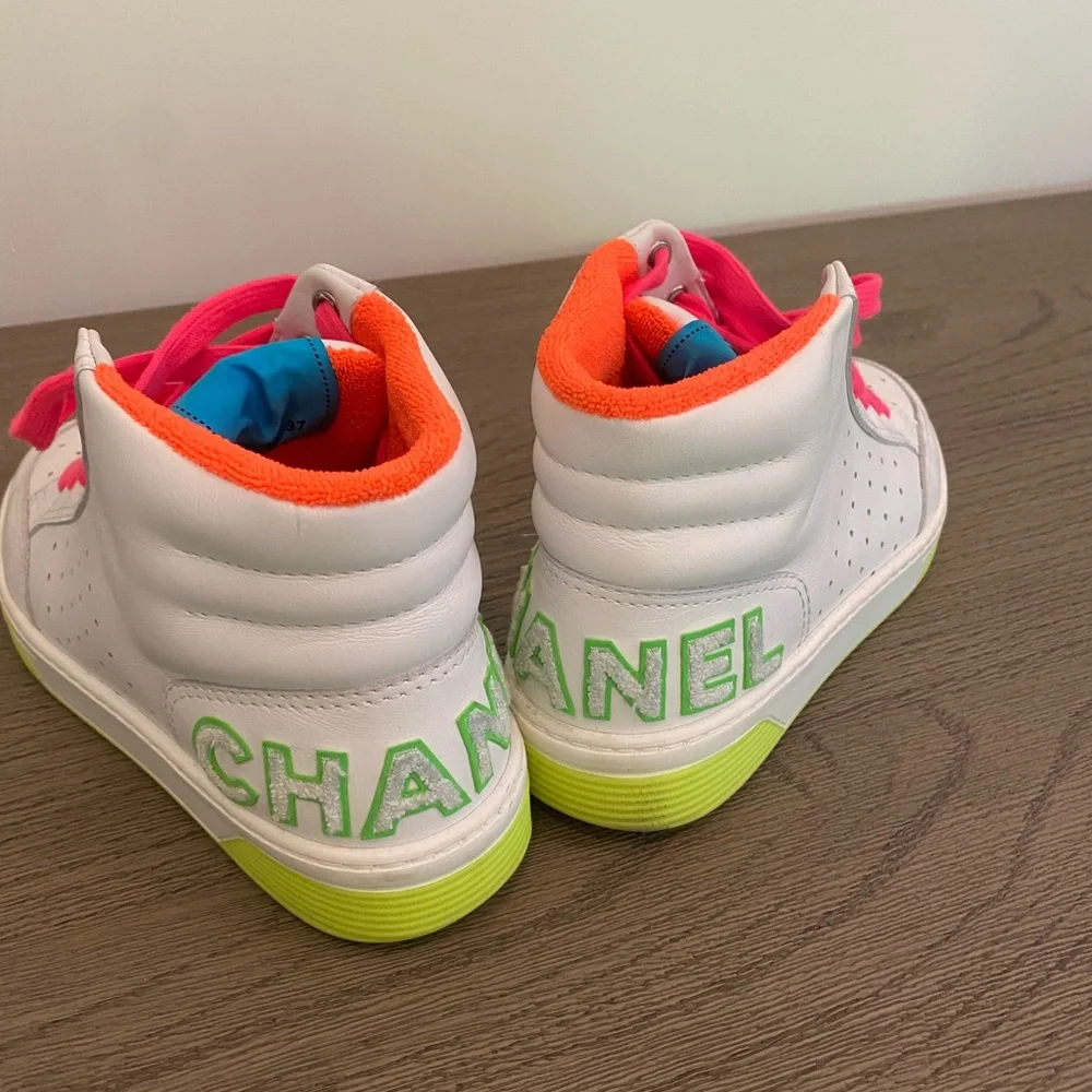 CHANEL 𝘕𝘌𝘖𝘕 High Tops Size 37 - Picture 4 of 4